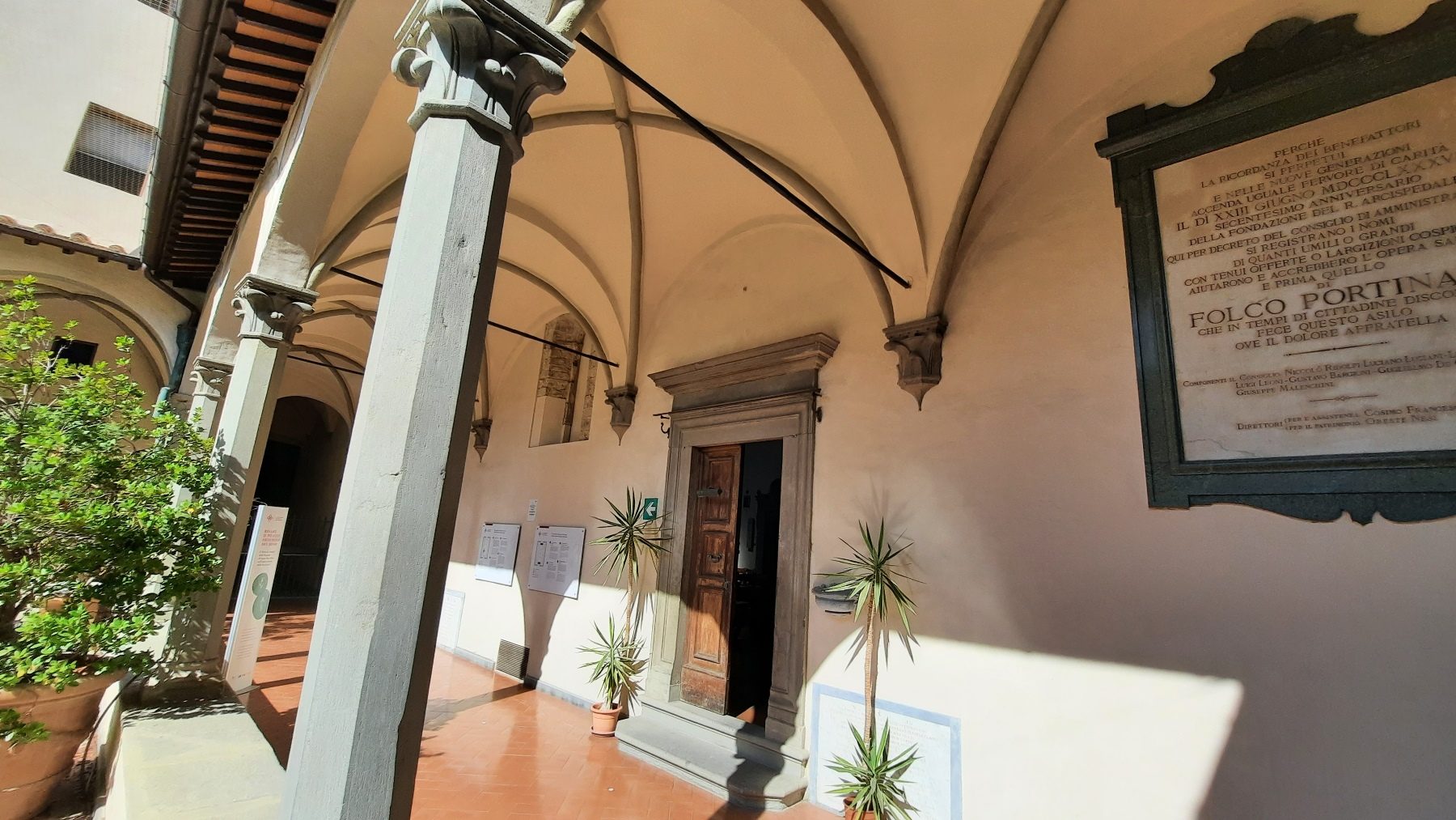 Cloister of the Medicherie, Ospedale di Santa Maria Nuova, Florence - 02.jpg